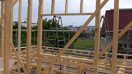 １階と２階の屋根・パラペット造作